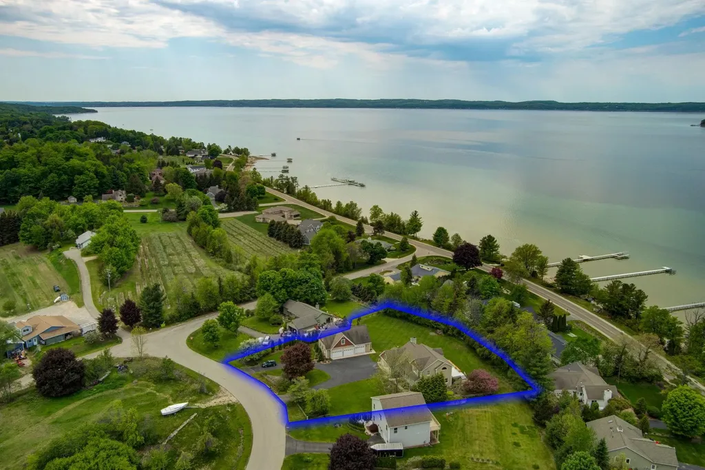 1453 Braemar Drive Peninsula Township MI 49686