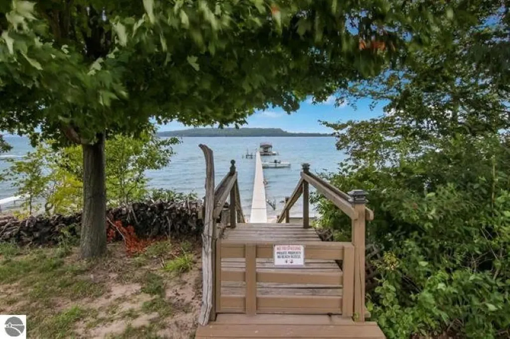 1453 Braemar Drive Peninsula Township MI 49686