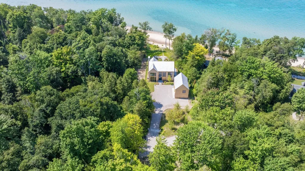 6987 N Manitou Trail Leland Township MI 49670