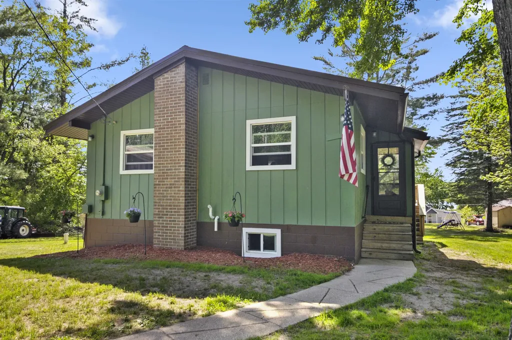 10864 Redman Drive Clam Lake Township MI 49601