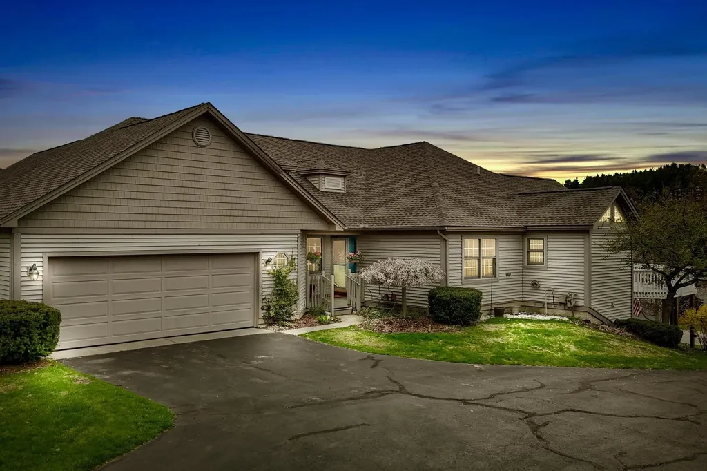 2866 E Crown Drive Garfield Charter Township MI 49685