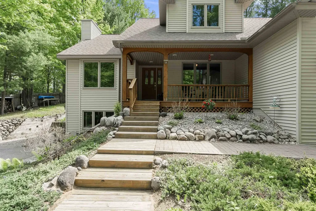 4340 Hampshire Drive Acme Township MI 49690