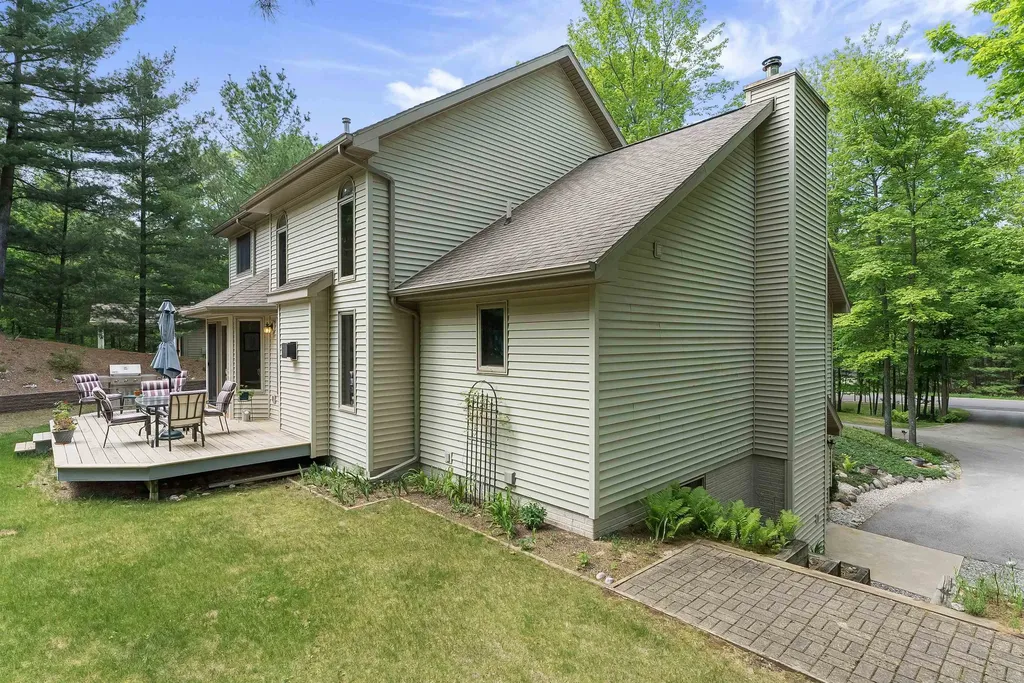 4340 Hampshire Drive Acme Township MI 49690
