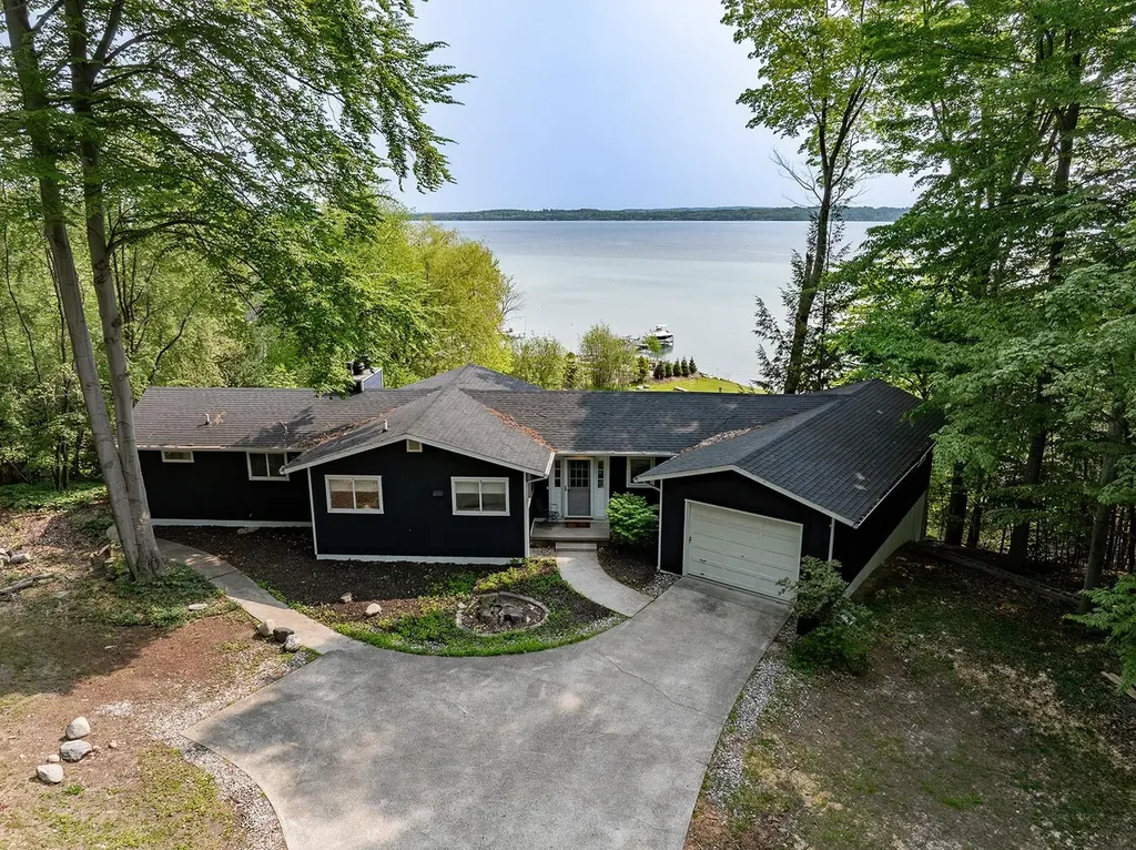 9865 SW Torch Lake Drive Milton Township MI 49676