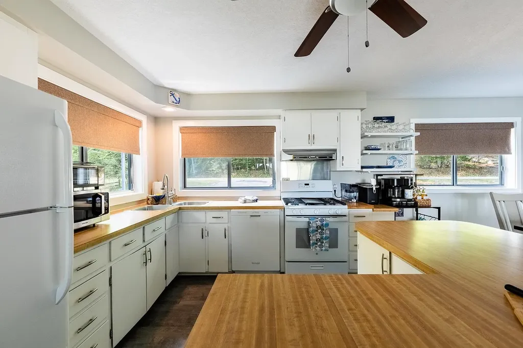 9865 SW Torch Lake Drive Milton Township MI 49676