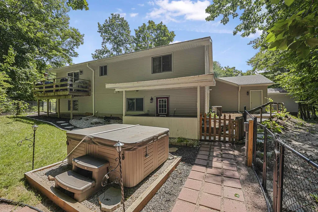 10159 Council Oak Drive Peninsula Township MI 49686