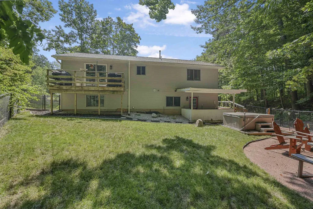 10159 Council Oak Drive Peninsula Township MI 49686