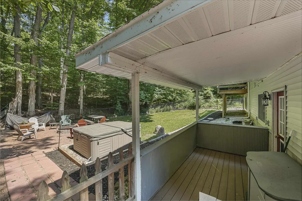 10159 Council Oak Drive Peninsula Township MI 49686