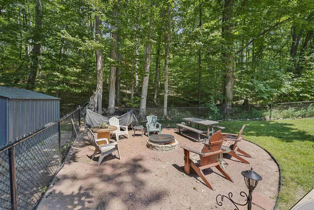 10159 Council Oak Drive Peninsula Township MI 49686