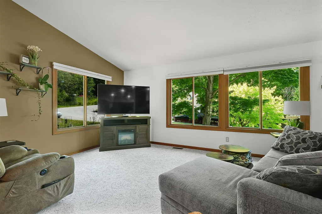 10159 Council Oak Drive Peninsula Township MI 49686
