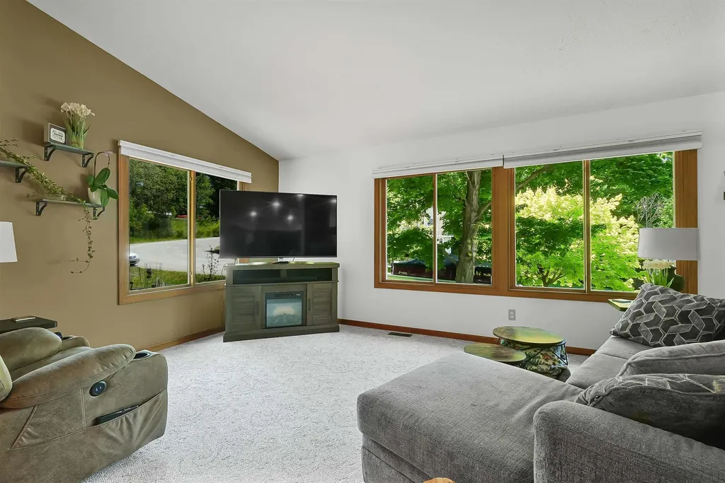 10159 Council Oak Drive Peninsula Township MI 49686