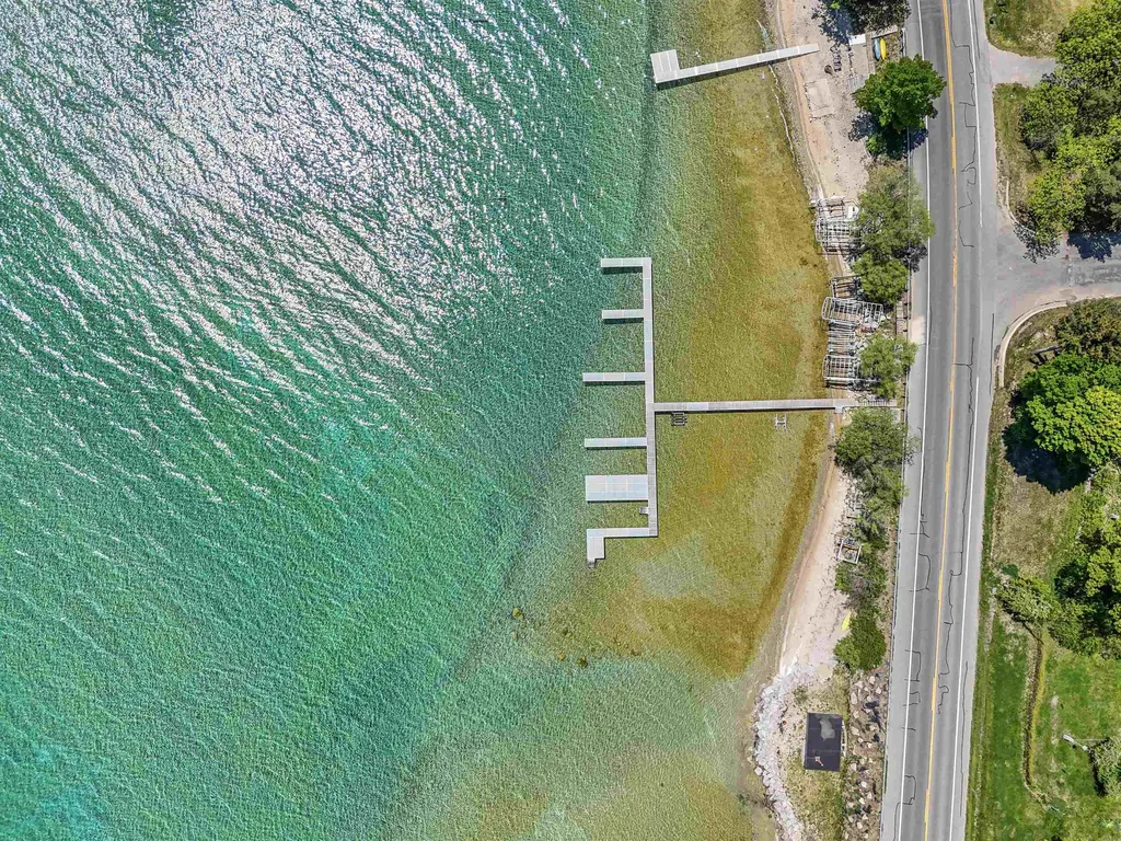 10159 Council Oak Drive Peninsula Township MI 49686