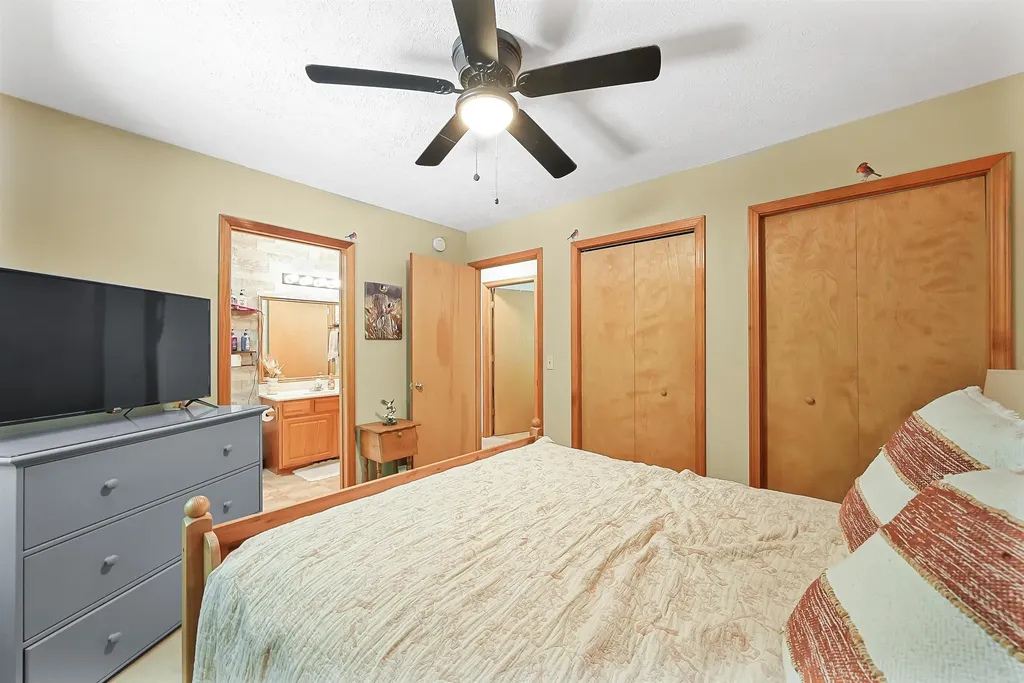 10159 Council Oak Drive Peninsula Township MI 49686