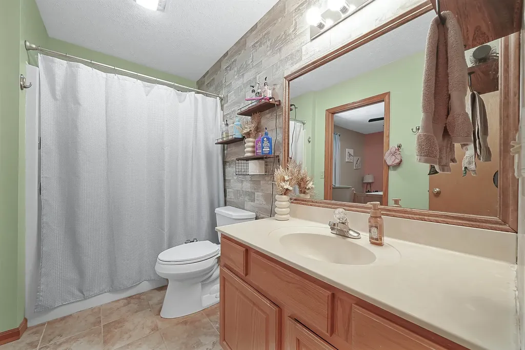 10159 Council Oak Drive Peninsula Township MI 49686