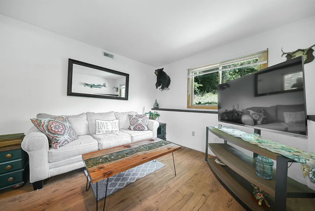 10159 Council Oak Drive Peninsula Township MI 49686