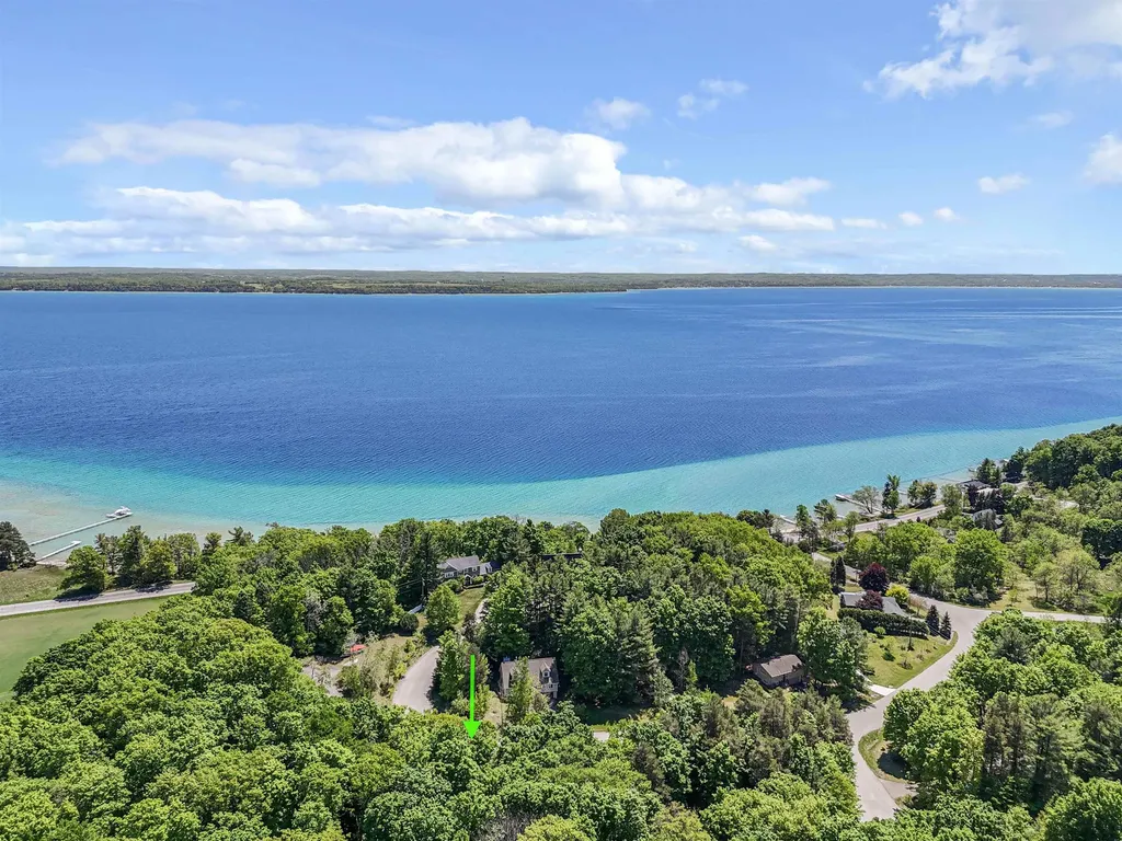 10159 Council Oak Drive Peninsula Township MI 49686