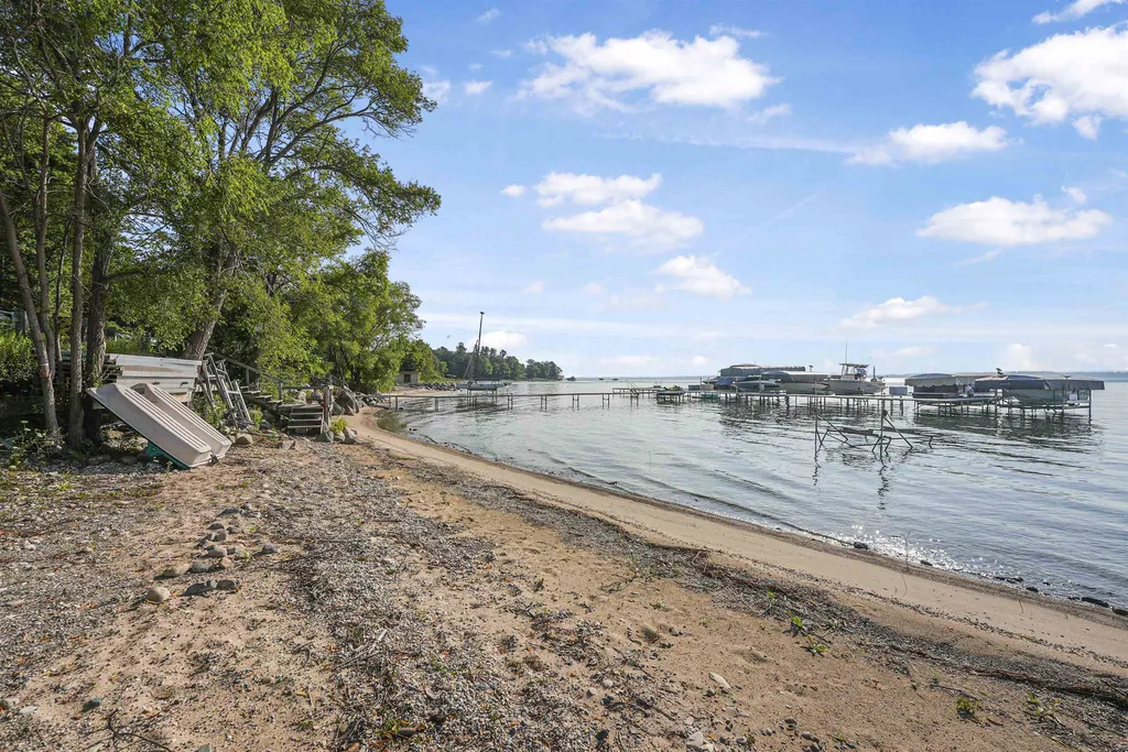 10159 Council Oak Drive Peninsula Township MI 49686