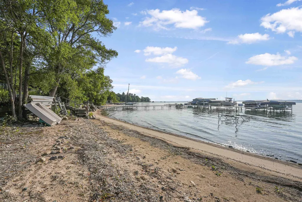 10159 Council Oak Drive Peninsula Township MI 49686