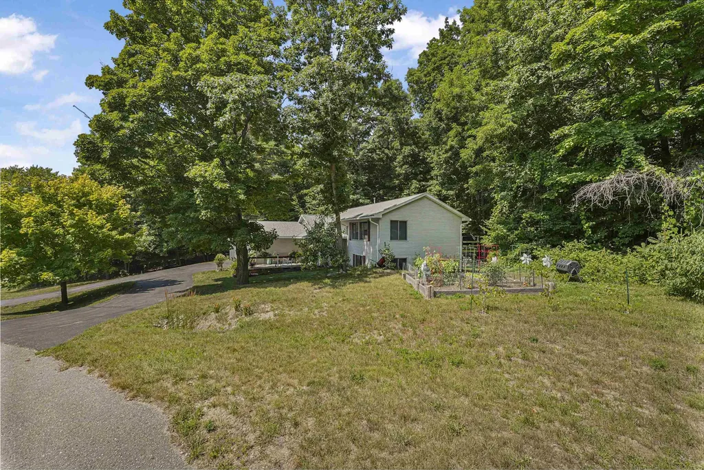 10159 Council Oak Drive Peninsula Township MI 49686