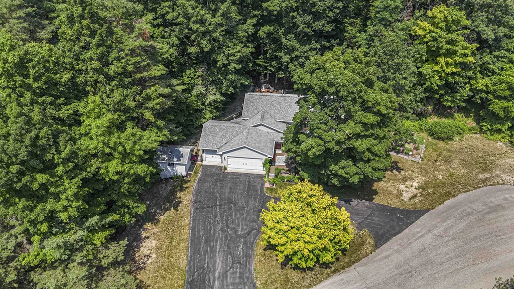 10159 Council Oak Drive Peninsula Township MI 49686