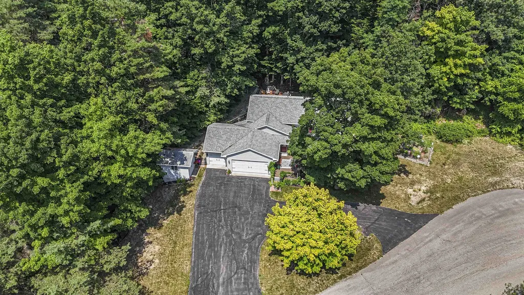10159 Council Oak Drive Peninsula Township MI 49686