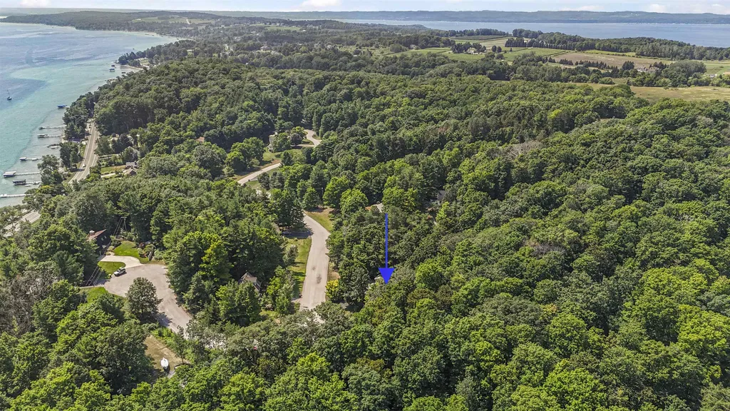 10159 Council Oak Drive Peninsula Township MI 49686