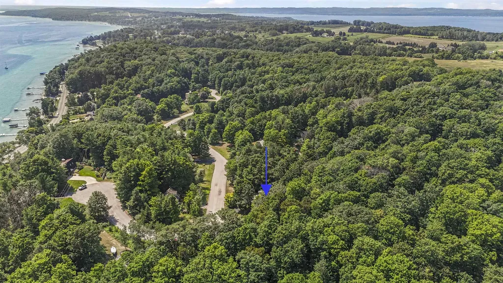 10159 Council Oak Drive Peninsula Township MI 49686