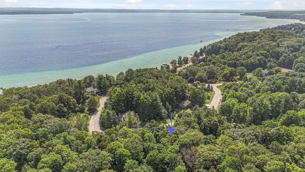 10159 Council Oak Drive Peninsula Township MI 49686
