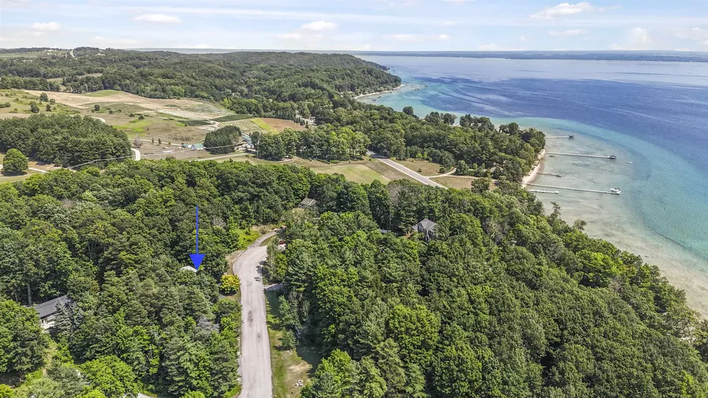 10159 Council Oak Drive Peninsula Township MI 49686