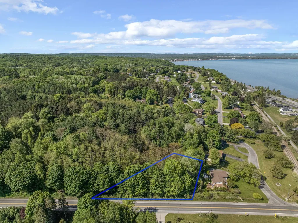 27 Bunker Hill Road Acme Township MI 49690