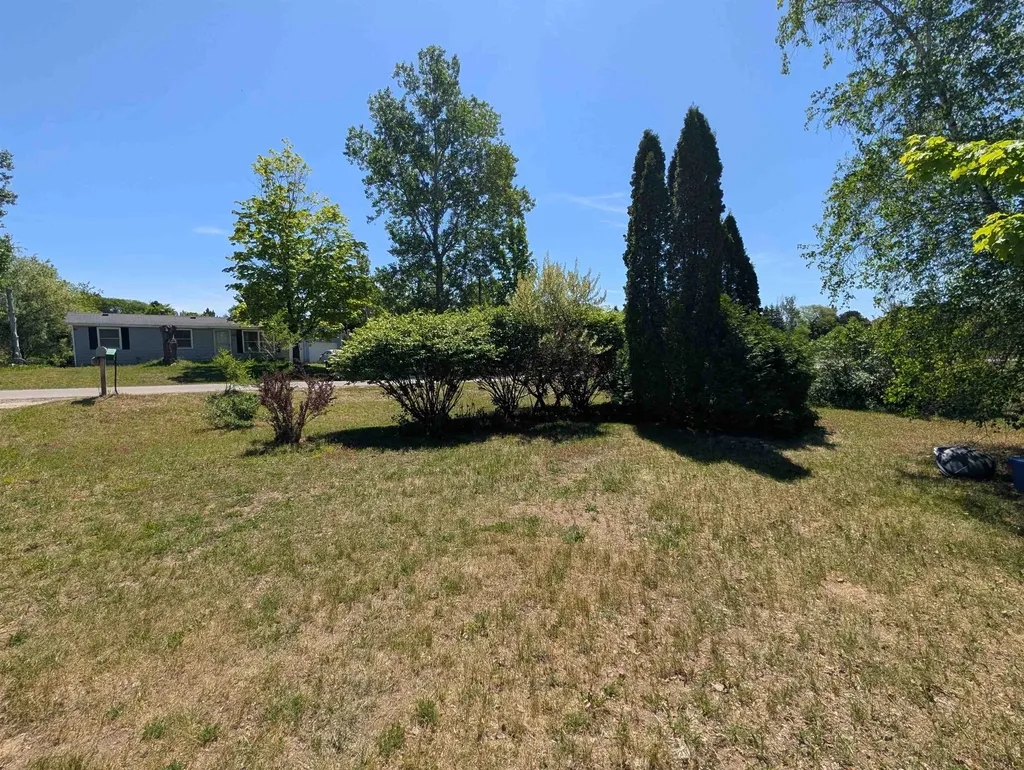 5527 Old Maple Trail Blair Township MI 49637