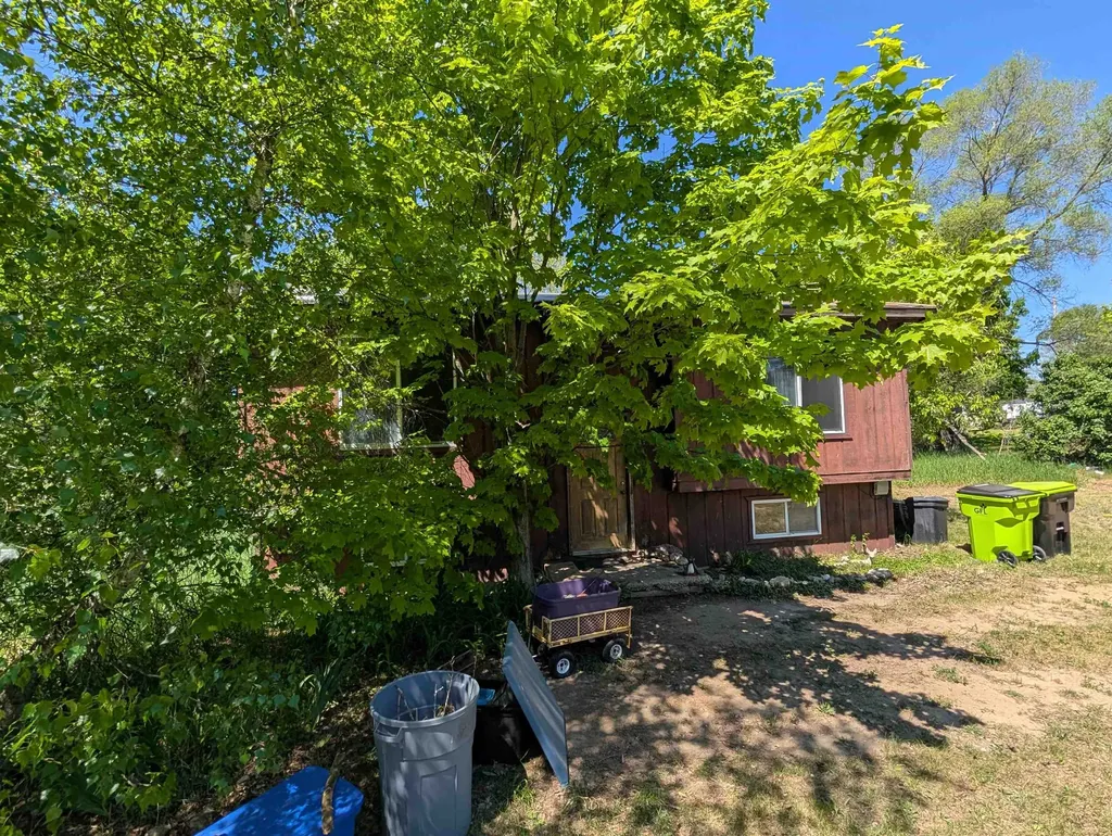 5527 Old Maple Trail Blair Township MI 49637