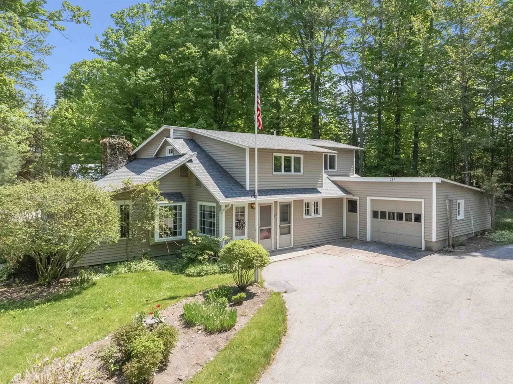 737 S Stony Point Road Suttons Bay Township MI 49682