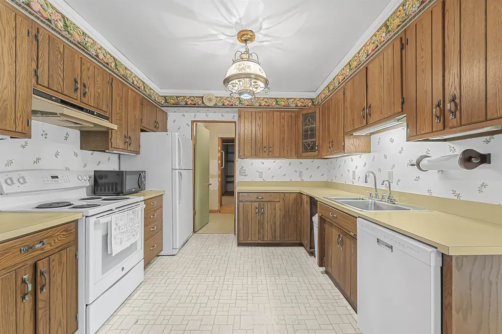 737 S Stony Point Road Suttons Bay Township MI 49682