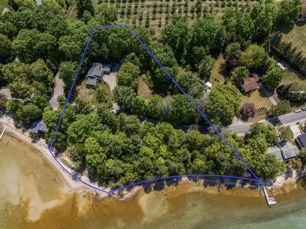 737 S Stony Point Road Suttons Bay Township MI 49682