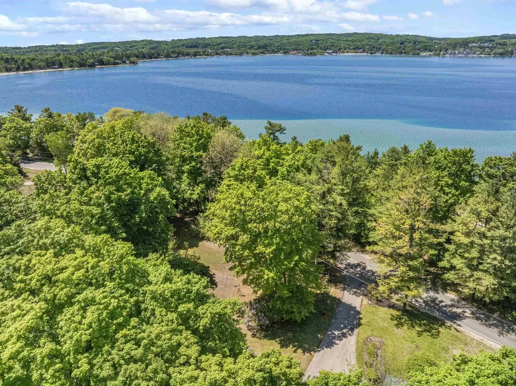 737 S Stony Point Road Suttons Bay Township MI 49682