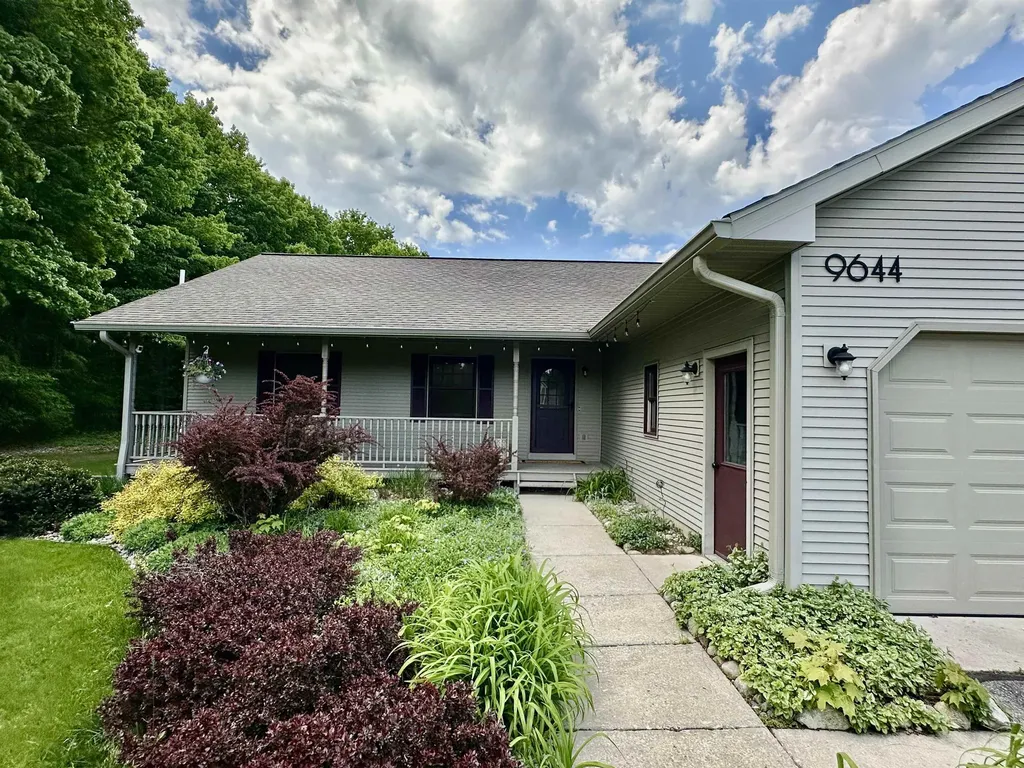 9644 Bobbys Trail Long Lake Township MI 49684
