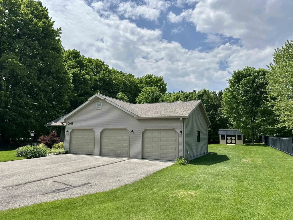9644 Bobbys Trail Long Lake Township MI 49684