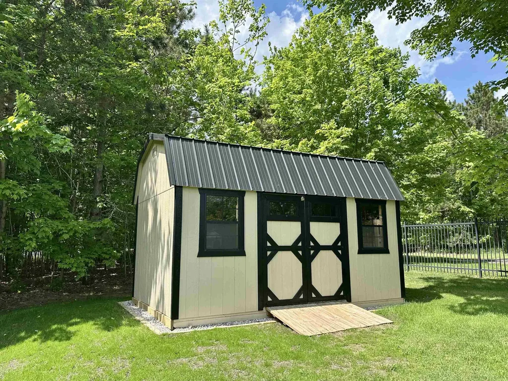 9644 Bobbys Trail Long Lake Township MI 49684