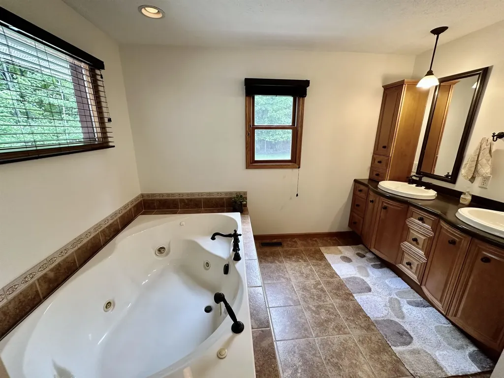 9644 Bobbys Trail Long Lake Township MI 49684