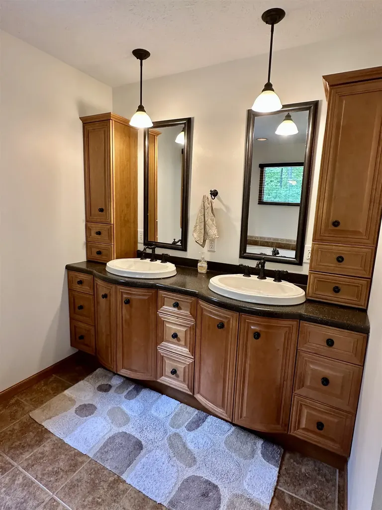9644 Bobbys Trail Long Lake Township MI 49684