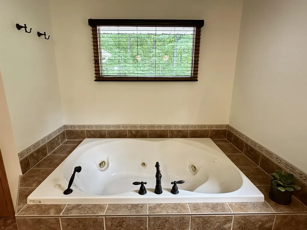 9644 Bobbys Trail Long Lake Township MI 49684