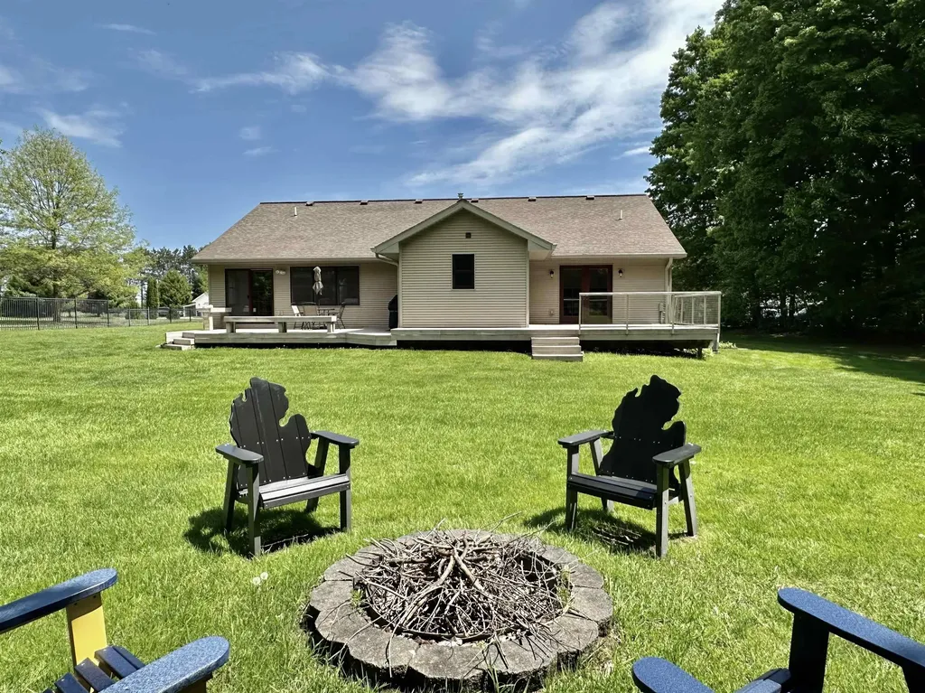 9644 Bobbys Trail Long Lake Township MI 49684