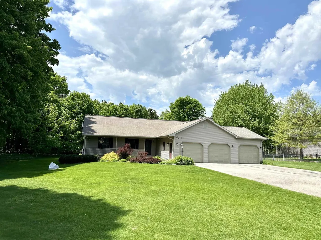 9644 Bobbys Trail Long Lake Township MI 49684