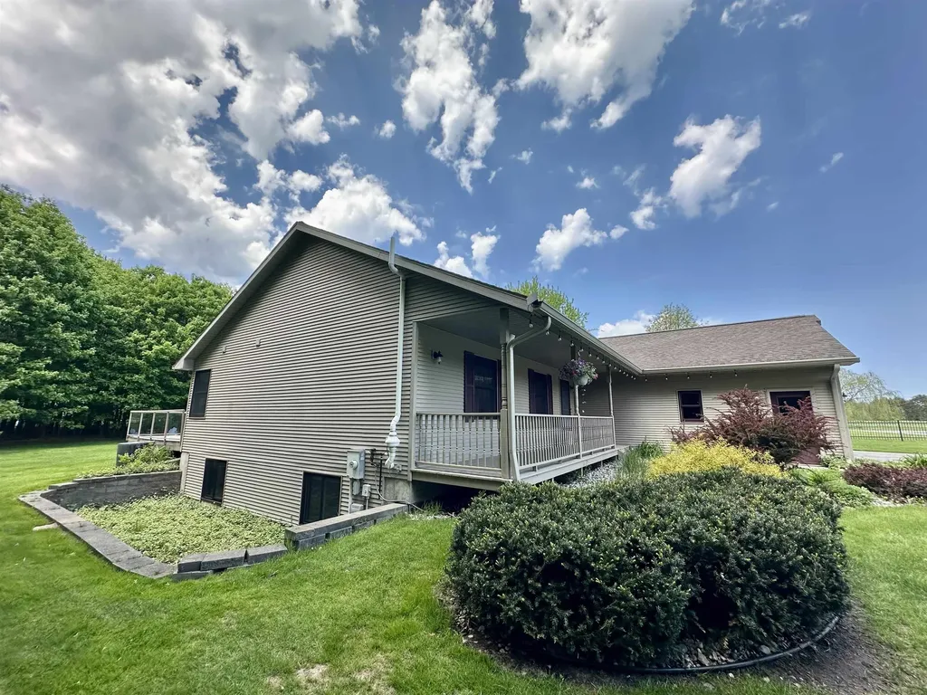 9644 Bobbys Trail Long Lake Township MI 49684
