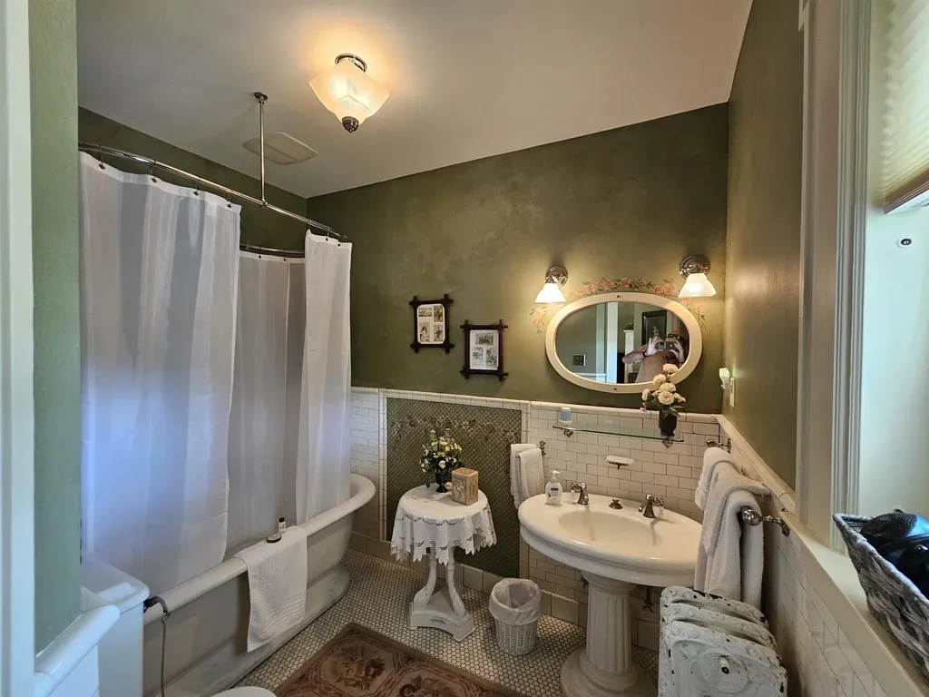 230 Wellington Traverse City City MI 49686