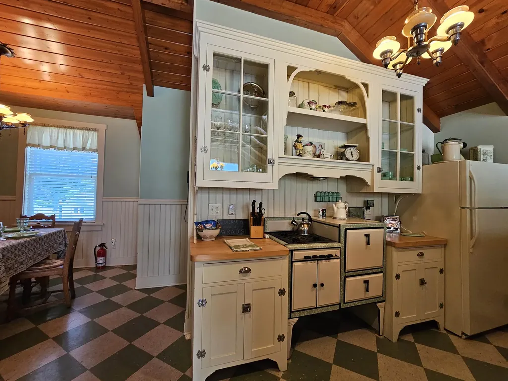 230 Wellington Traverse City City MI 49686