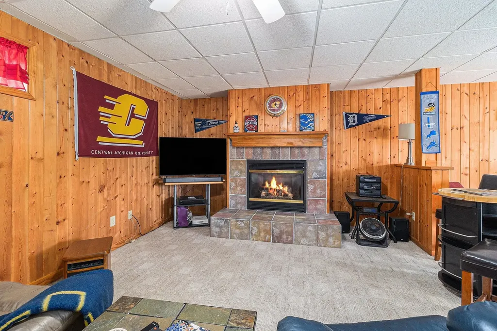 5505 Indian Trail Blaine Township MI 49635