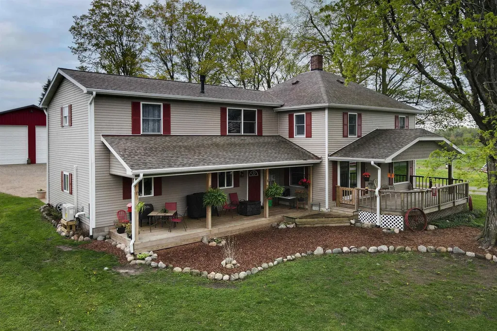 8201 Essex Road Banks Township MI 49729