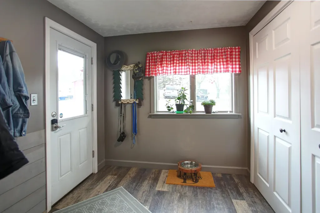 8201 Essex Road Banks Township MI 49729
